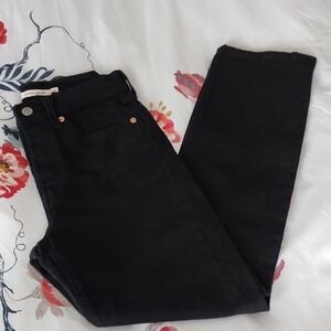 Levi's Women's Black Straight Leg Jeans Short 24x26